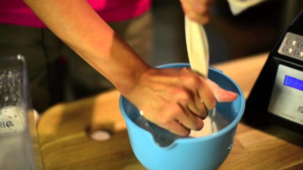 Preparation of milk from pumpkin seeds to remove worms in children